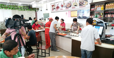 老年食堂也能“刷臉”就餐，老人們說，再也不擔(dān)心丟卡了